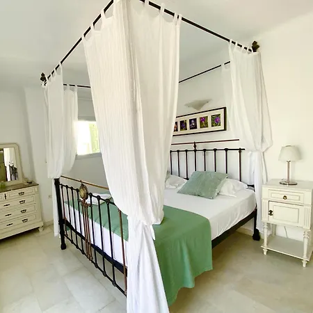 Anthos Naousa (Paros)