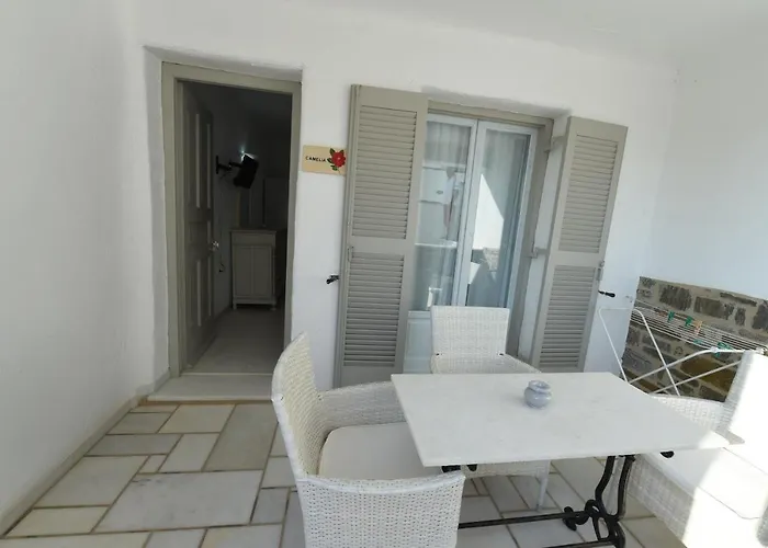 Anthos Aparthotel Nausa